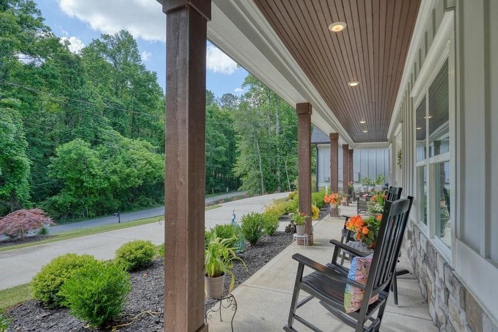4 bedroom, 5 bathroom, 4,800 sq ft single family residence under contract at 540 Byrd Mountain Lane, Canton, GA 30114 — photo 4