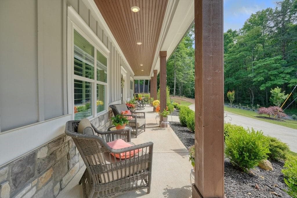 4 bedroom, 5 bathroom, 4,800 sq ft single family residence under contract at 540 Byrd Mountain Lane, Canton, GA 30114 — photo 5