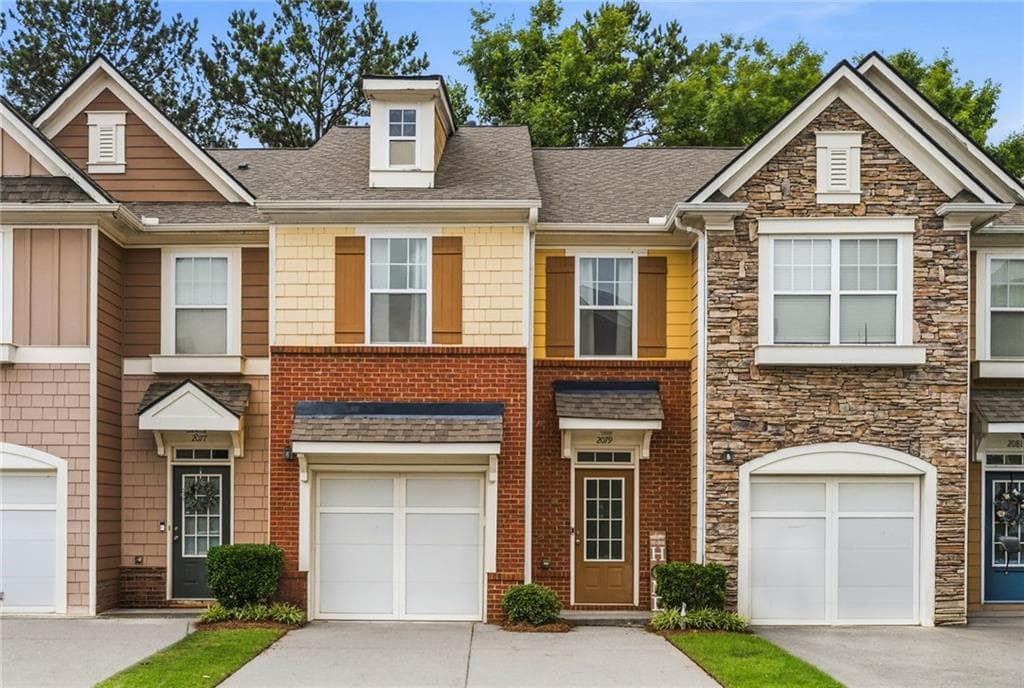 3 bedroom, 3 bathroom, 1,696 sq ft townhouse for sale at 2079 Lakeshore Overlook Drive, Kennesaw, GA 30152 — photo 1 of 33