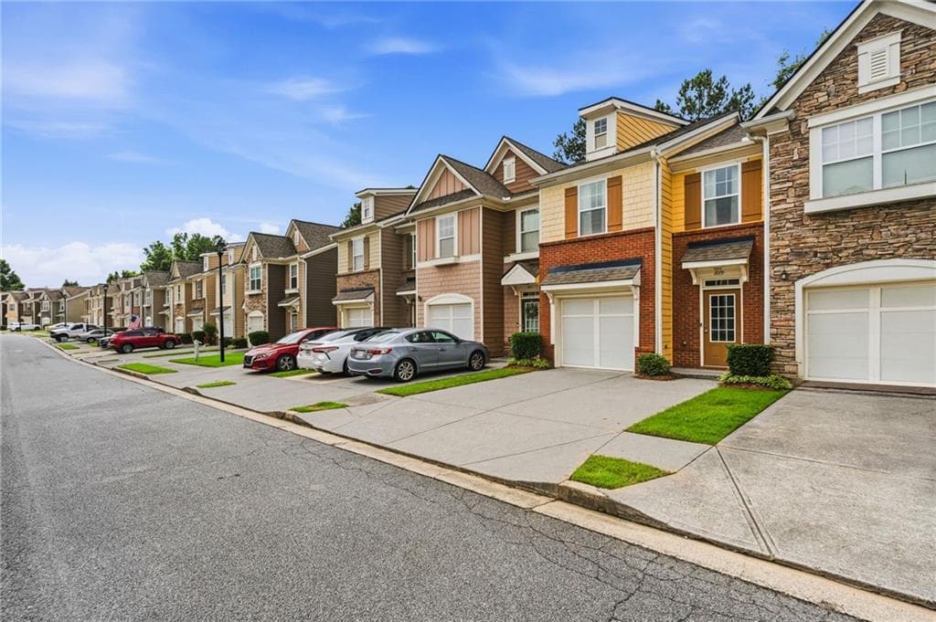 3 bedroom, 3 bathroom, 1,696 sq ft townhouse for sale at 2079 Lakeshore Overlook Drive, Kennesaw, GA 30152 — photo 3