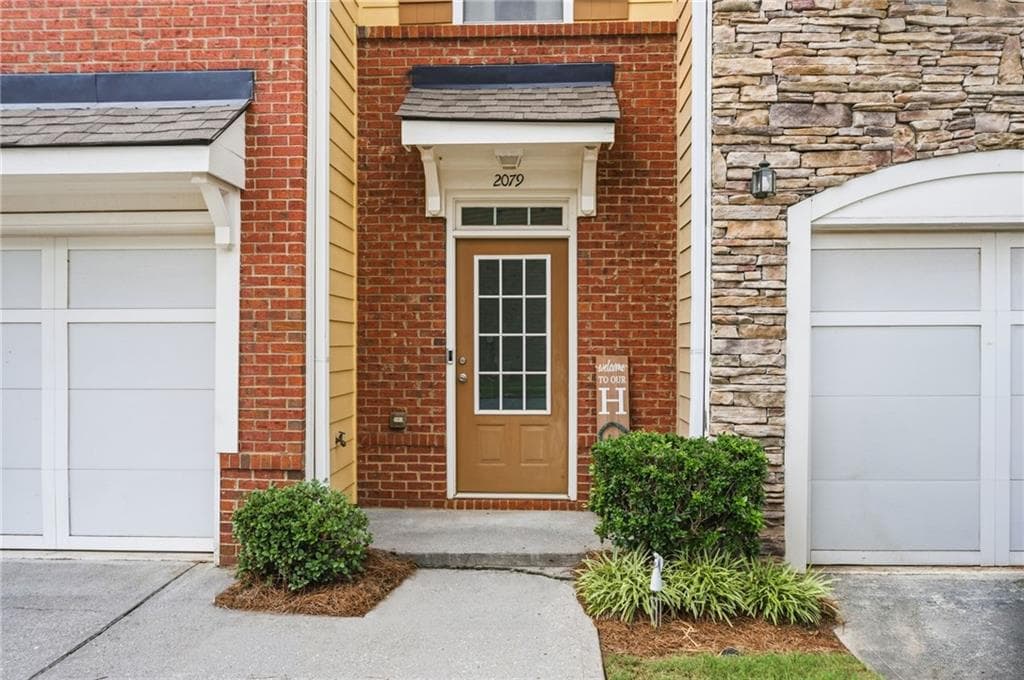 3 bedroom, 3 bathroom, 1,696 sq ft townhouse for sale at 2079 Lakeshore Overlook Drive, Kennesaw, GA 30152 — photo 4