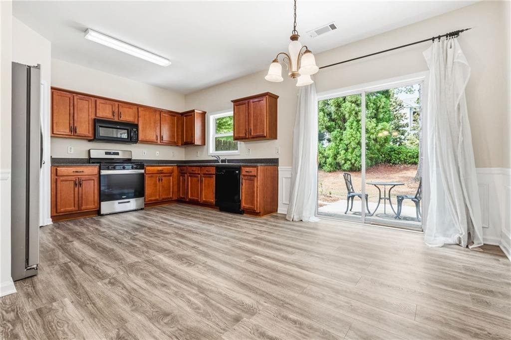 3 bedroom, 3 bathroom, 1,696 sq ft townhouse for sale at 2079 Lakeshore Overlook Drive, Kennesaw, GA 30152 — photo 9