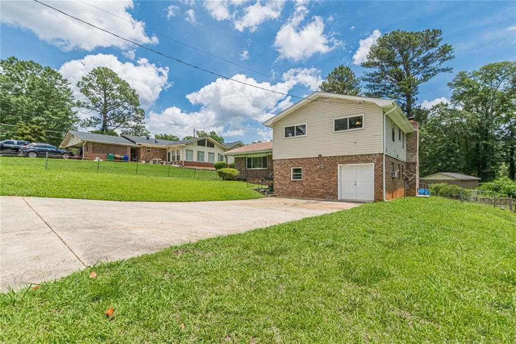 4 bedroom, 3 bathroom, 2,398 sq ft single family residence under contract at 2272 Green Hawk Court, Decatur, GA 30035 — photo 3