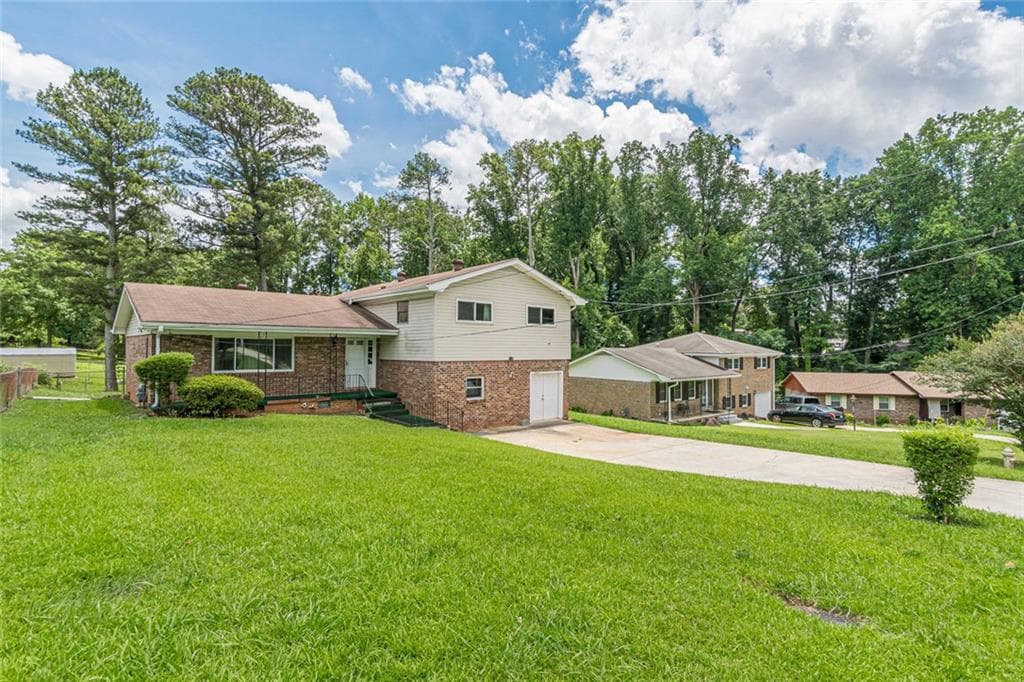4 bedroom, 3 bathroom, 2,398 sq ft single family residence under contract at 2272 Green Hawk Court, Decatur, GA 30035 — photo 5