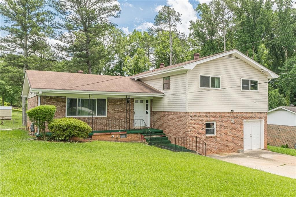 4 bedroom, 3 bathroom, 2,398 sq ft single family residence under contract at 2272 Green Hawk Court, Decatur, GA 30035 — photo 6