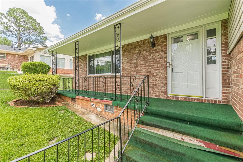 4 bedroom, 3 bathroom, 2,398 sq ft single family residence under contract at 2272 Green Hawk Court, Decatur, GA 30035 — photo 7