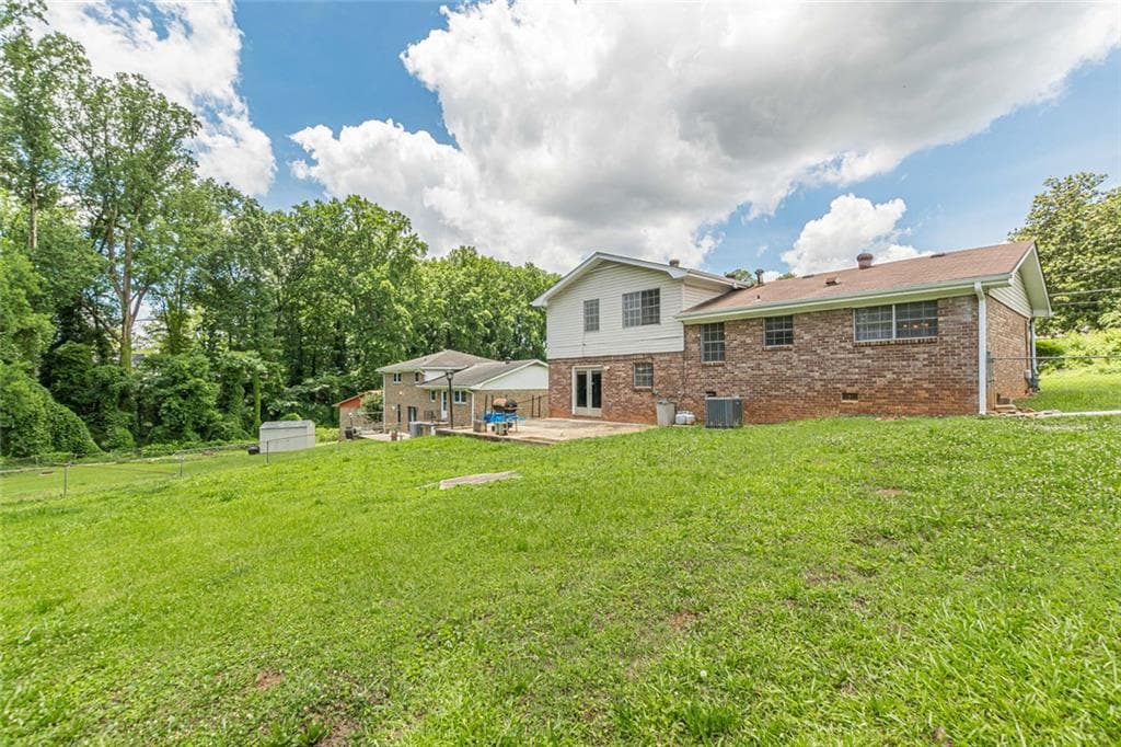 4 bedroom, 3 bathroom, 2,398 sq ft single family residence under contract at 2272 Green Hawk Court, Decatur, GA 30035 — photo 9