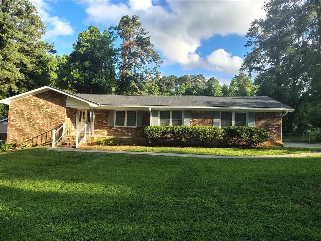 3 bedroom, 2 bathroom, 1,644 sq ft single family residence under contract at 4080 Somerled Trail, College Park, GA 30349