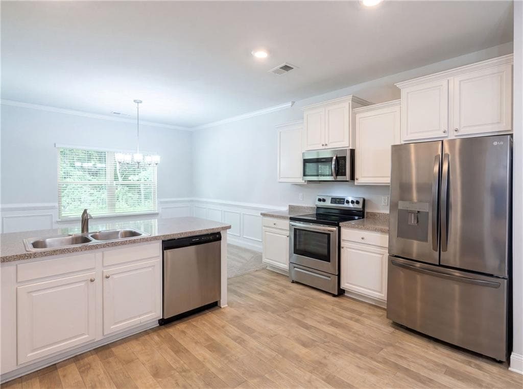 4 bedroom, 3 bathroom, 1,800 sq ft single family residence under contract at 11916 Lovejoy Crossing Place, Hampton, GA 30228 — photo 2