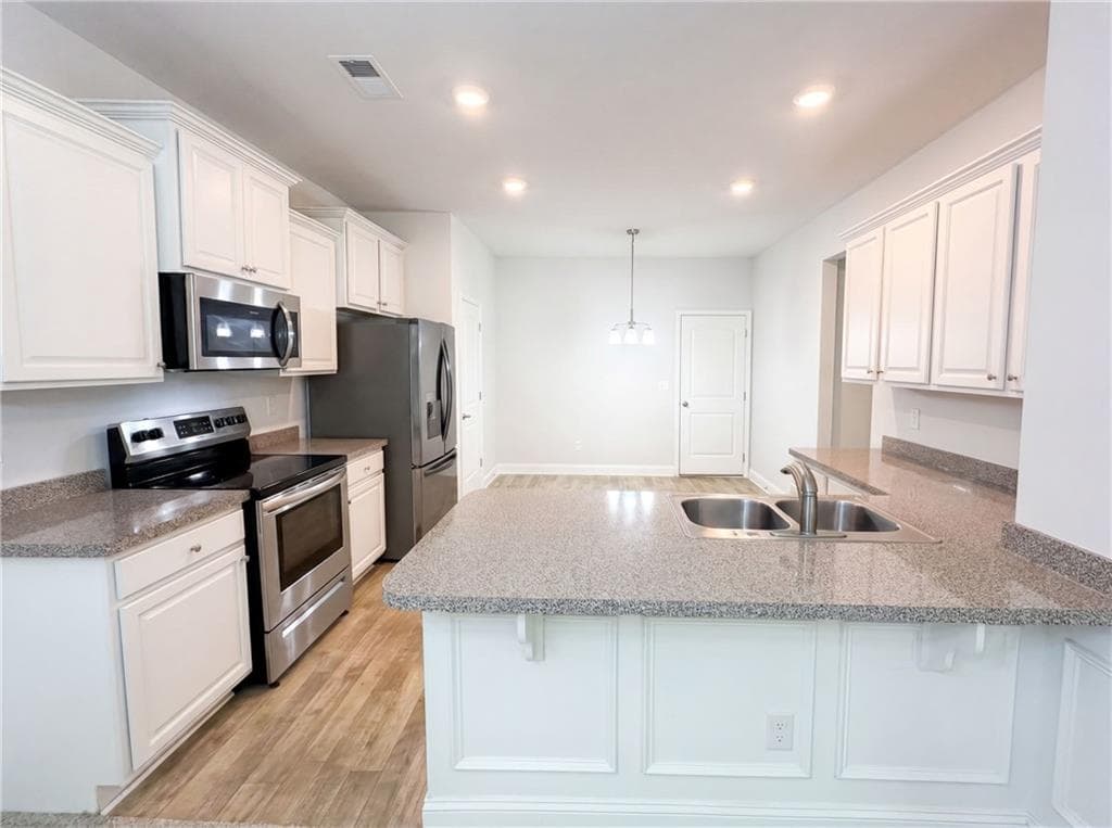 4 bedroom, 3 bathroom, 1,800 sq ft single family residence under contract at 11916 Lovejoy Crossing Place, Hampton, GA 30228 — photo 9