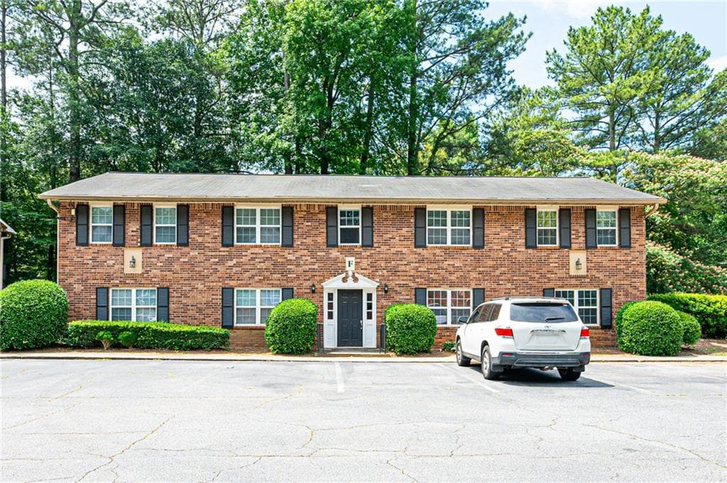 2 bedroom, 1 bathroom, 957 sq ft condominium for sale at 3665 Chestnut Drive F2, Atlanta, GA 30340 — photo 2