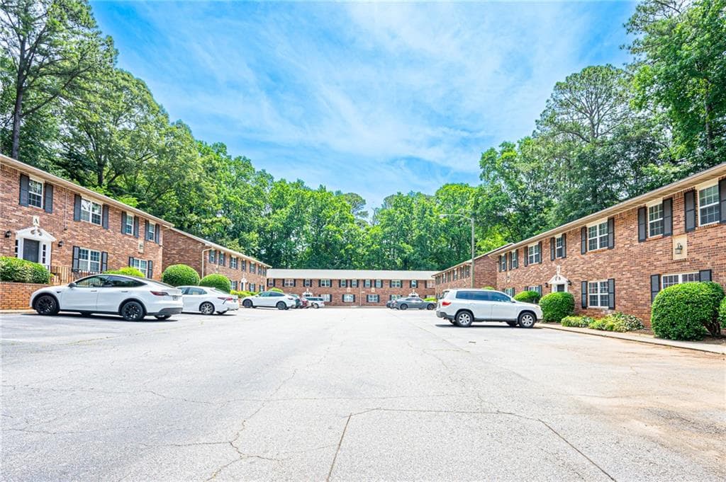 2 bedroom, 1 bathroom, 957 sq ft condominium for sale at 3665 Chestnut Drive F2, Atlanta, GA 30340 — photo 4