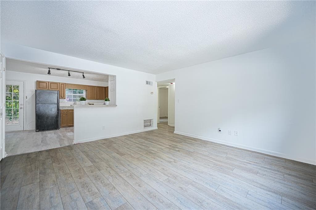 2 bedroom, 1 bathroom, 957 sq ft condominium for sale at 3665 Chestnut Drive F2, Atlanta, GA 30340 — photo 7