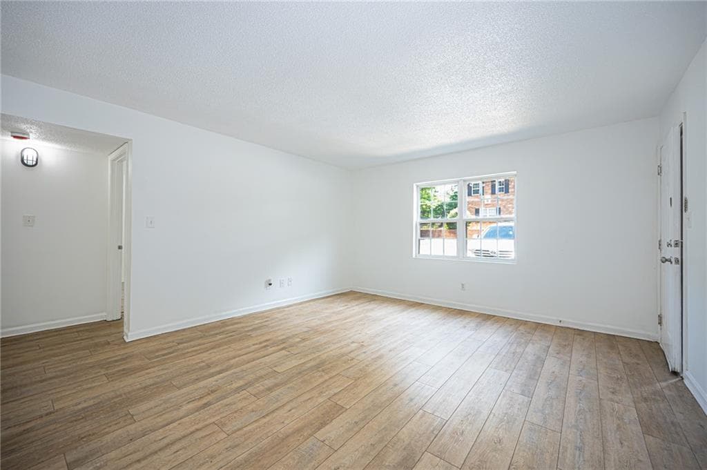2 bedroom, 1 bathroom, 957 sq ft condominium for sale at 3665 Chestnut Drive F2, Atlanta, GA 30340 — photo 8
