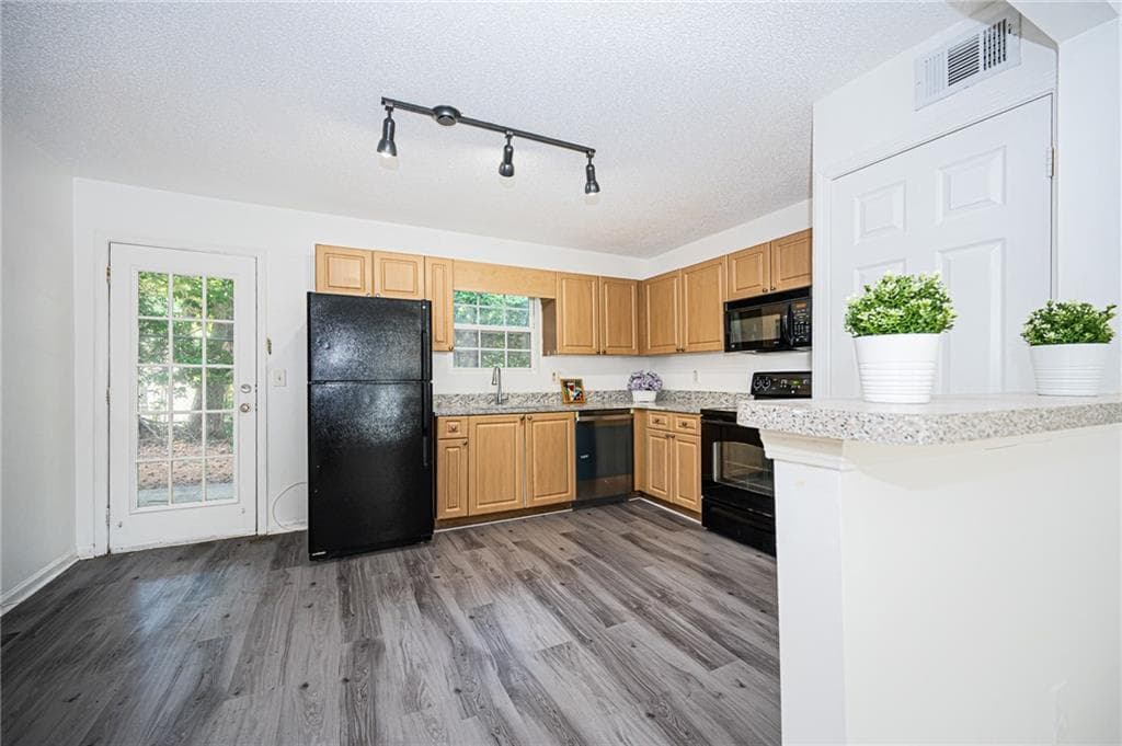 2 bedroom, 1 bathroom, 957 sq ft condominium for sale at 3665 Chestnut Drive F2, Atlanta, GA 30340 — photo 9