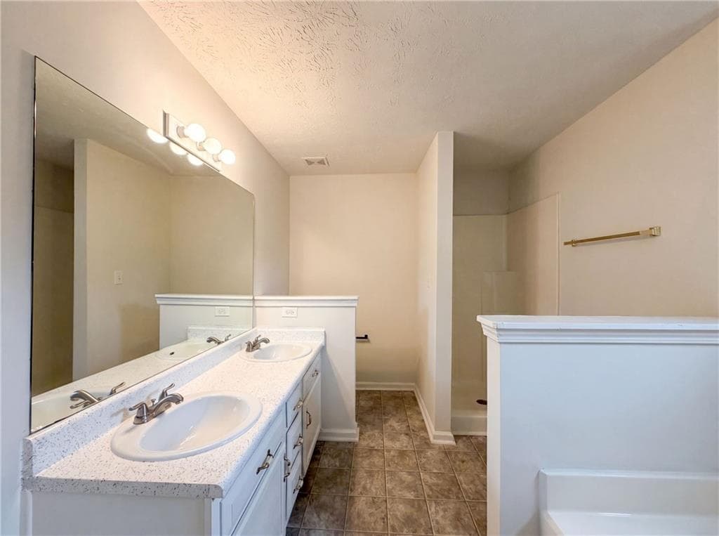 5 bedroom, 3 bathroom, 2,867 sq ft single family residence under contract at 5355 Queen Ester Court, Ellenwood, GA 30294 — photo 8