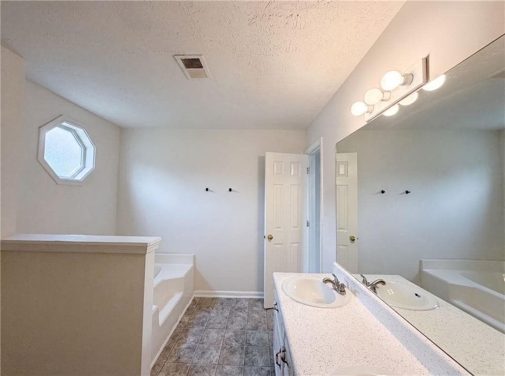 5 bedroom, 3 bathroom, 2,867 sq ft single family residence under contract at 5355 Queen Ester Court, Ellenwood, GA 30294 — photo 9