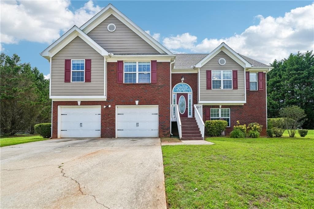 3 bedroom, 2 bathroom, 2,544 sq ft single family residence under contract at 70 Feldspar Drive, Jefferson, GA 30549