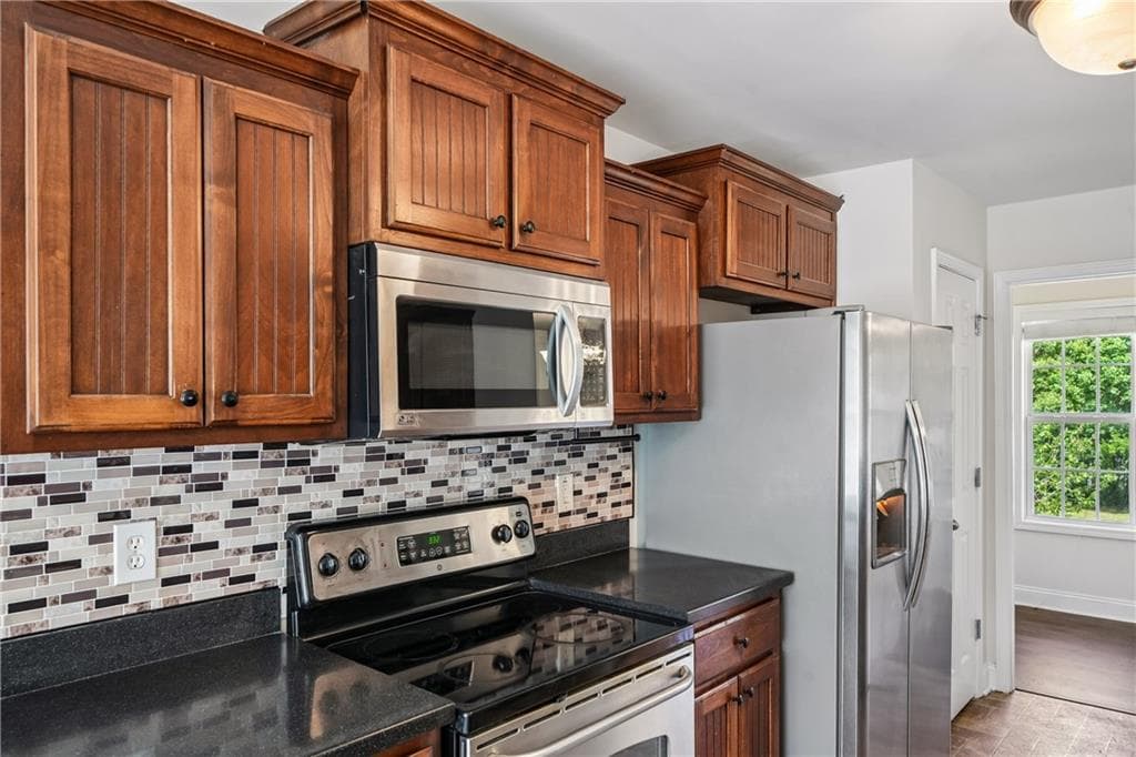 3 bedroom, 2 bathroom, 2,544 sq ft single family residence under contract at 70 Feldspar Drive, Jefferson, GA 30549 — photo 8