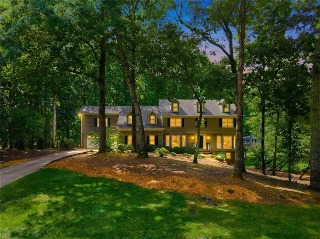 5 bedroom, 4 bathroom, 5,400 sq ft single family residence for sale at 255 Waverly Hall Drive, Roswell, GA 30075 — photo 2
