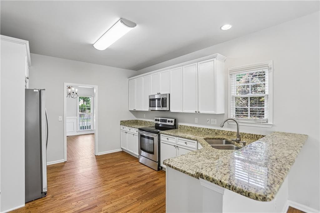5 bedroom, 4 bathroom, 3,497 sq ft single family residence for sale at 199 Pine Crescent, Newnan, GA 30265 — photo 2