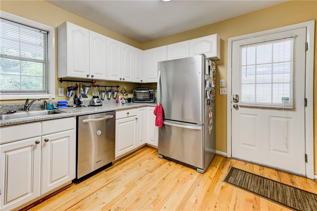3 bedroom, 3 bathroom, 1,192 sq ft single family residence for rent at 2423 Woodacres Road, Atlanta, GA 30345 for $2,500 a month — photo 4