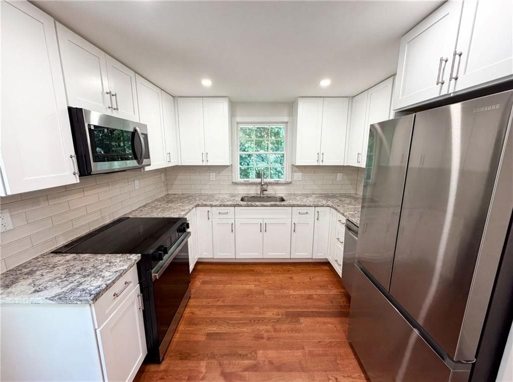 3 bedroom, 2 bathroom, 1,118 sq ft single family residence for sale at 2320 Capehart Circle, Atlanta, GA 30345 — photo 2