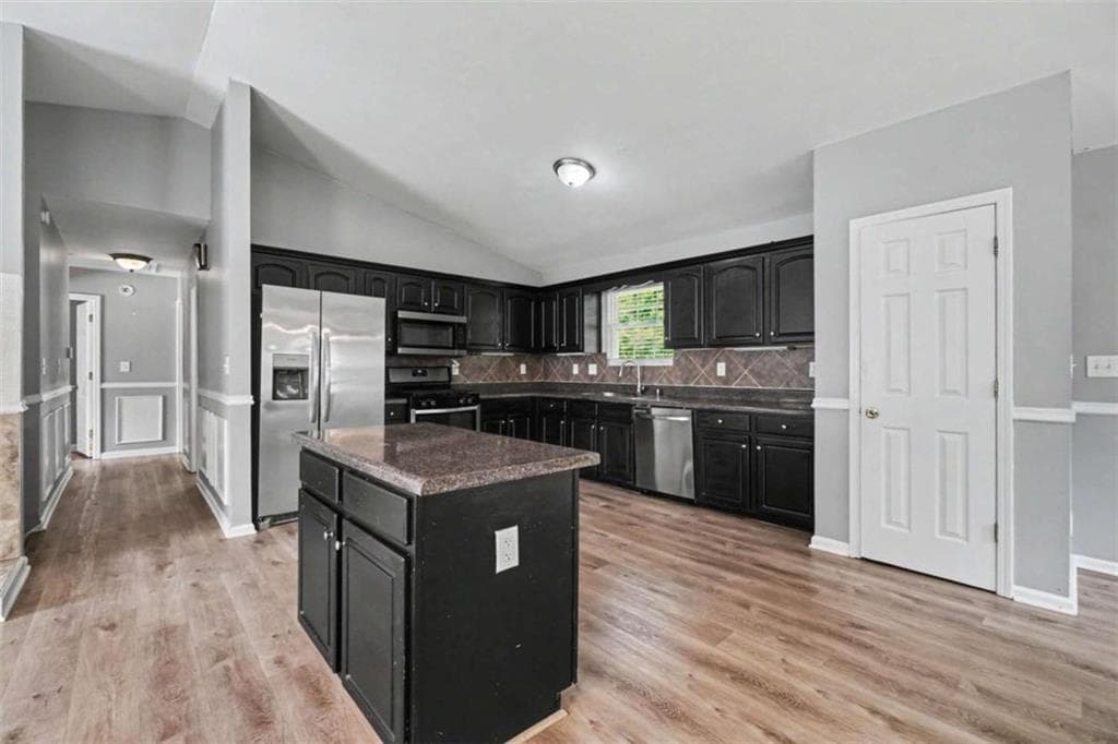 3 bedroom, 3 bathroom, 1,298 sq ft single family residence for sale at 3364 Hollyridge Trail, Marietta, GA 30008 — photo 8