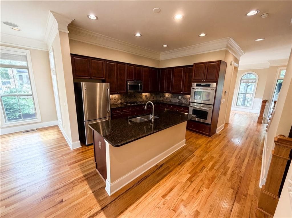 3 bedroom, 4 bathroom, 2,249 sq ft townhouse for sale at 2370 Crescent Park Court 5, Atlanta, GA 30339 — photo 2