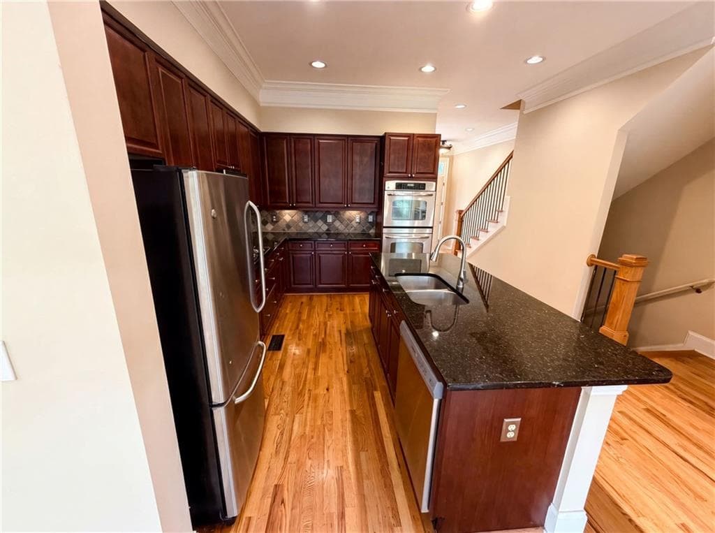 3 bedroom, 4 bathroom, 2,249 sq ft townhouse for sale at 2370 Crescent Park Court 5, Atlanta, GA 30339 — photo 8