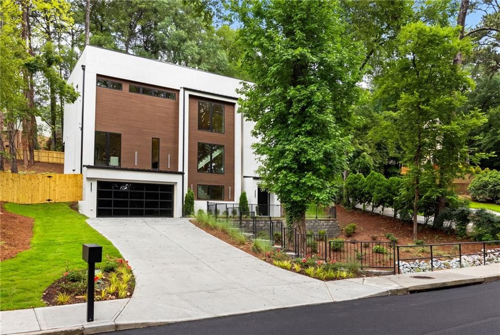 5 bedroom, 6 bathroom, 3,953 sq ft single family residence for sale at 2822 Shady Valley Drive, Atlanta, GA 30324 — photo 1 of 70