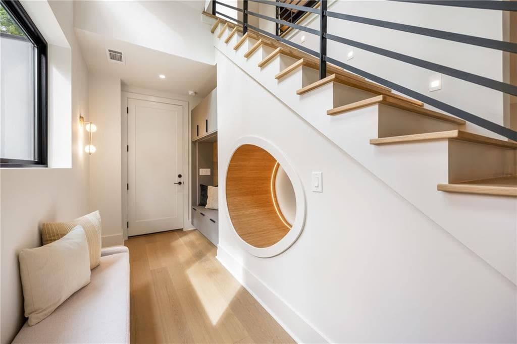 5 bedroom, 6 bathroom, 3,953 sq ft single family residence for sale at 2822 Shady Valley Drive, Atlanta, GA 30324 — photo 6