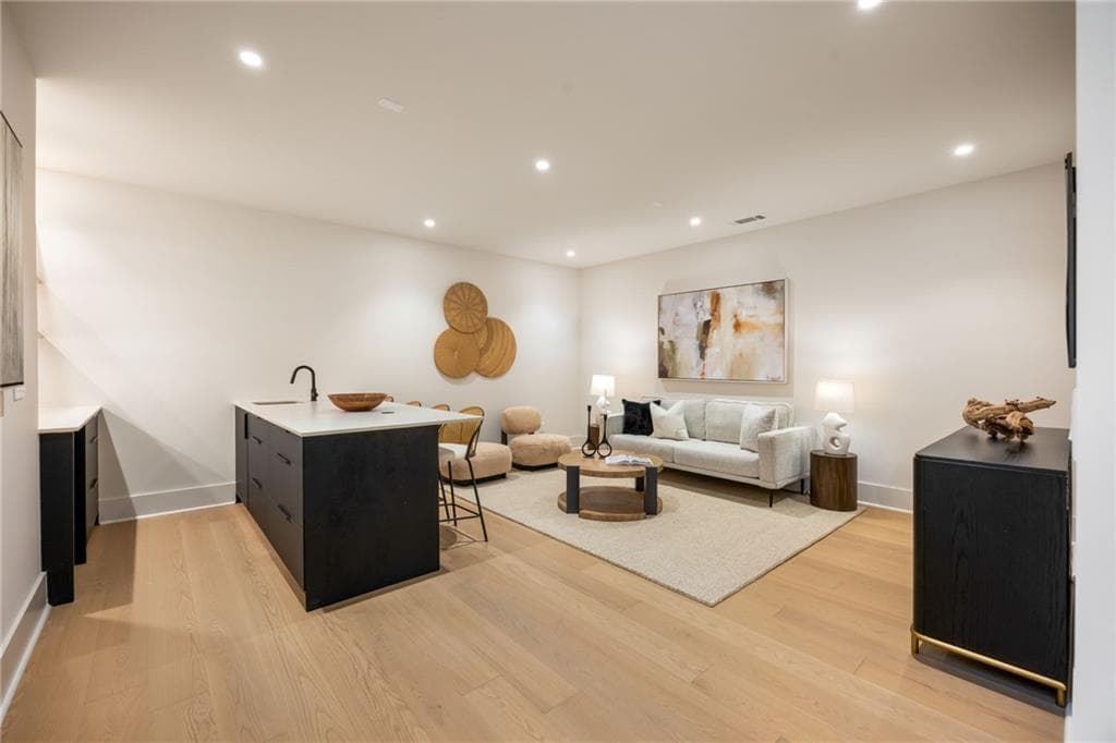 5 bedroom, 6 bathroom, 3,953 sq ft single family residence for sale at 2822 Shady Valley Drive, Atlanta, GA 30324 — photo 7