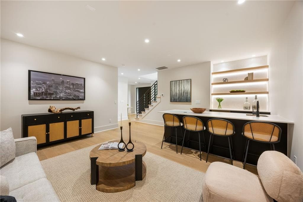 5 bedroom, 6 bathroom, 3,953 sq ft single family residence for sale at 2822 Shady Valley Drive, Atlanta, GA 30324 — photo 8