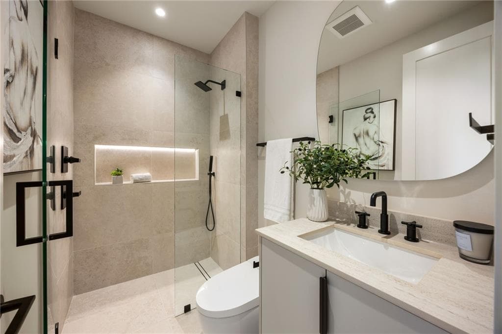 5 bedroom, 6 bathroom, 3,953 sq ft single family residence for sale at 2822 Shady Valley Drive, Atlanta, GA 30324 — photo 10