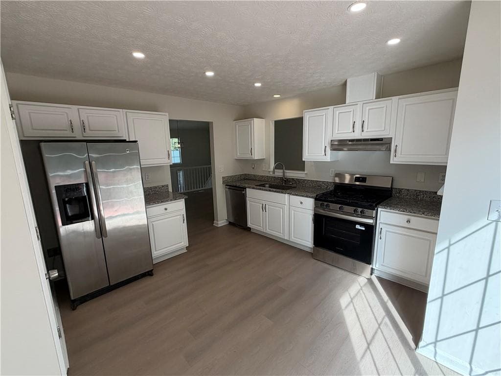 4 bedroom, 3 bathroom, 2,229 sq ft single family residence under contract at 3484 Grovewood Lane, Duluth, GA 30096 — photo 6