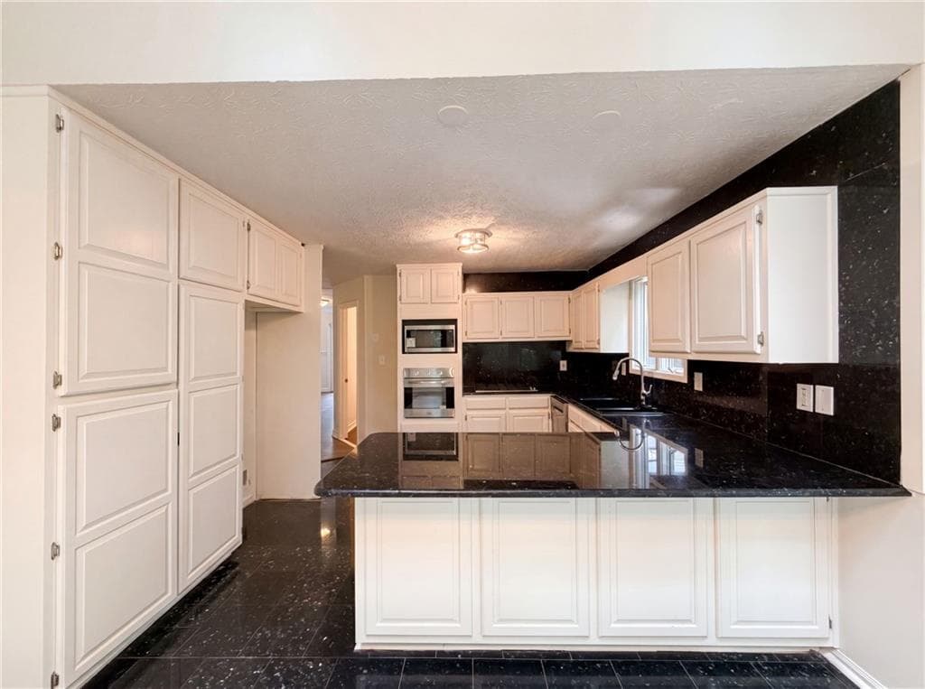 4 bedroom, 4 bathroom, 2,769 sq ft single family residence under contract at 442 Hastings Way, Jonesboro, GA 30238 — photo 2