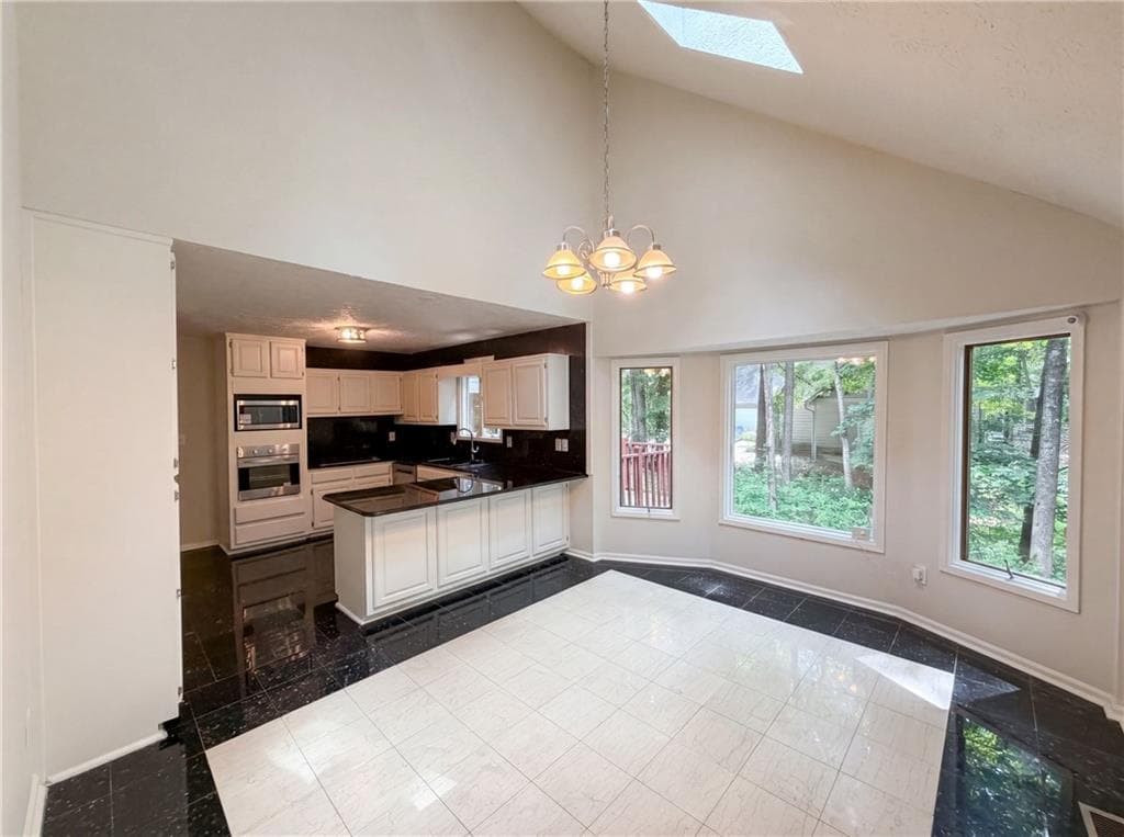 4 bedroom, 4 bathroom, 2,769 sq ft single family residence under contract at 442 Hastings Way, Jonesboro, GA 30238 — photo 7