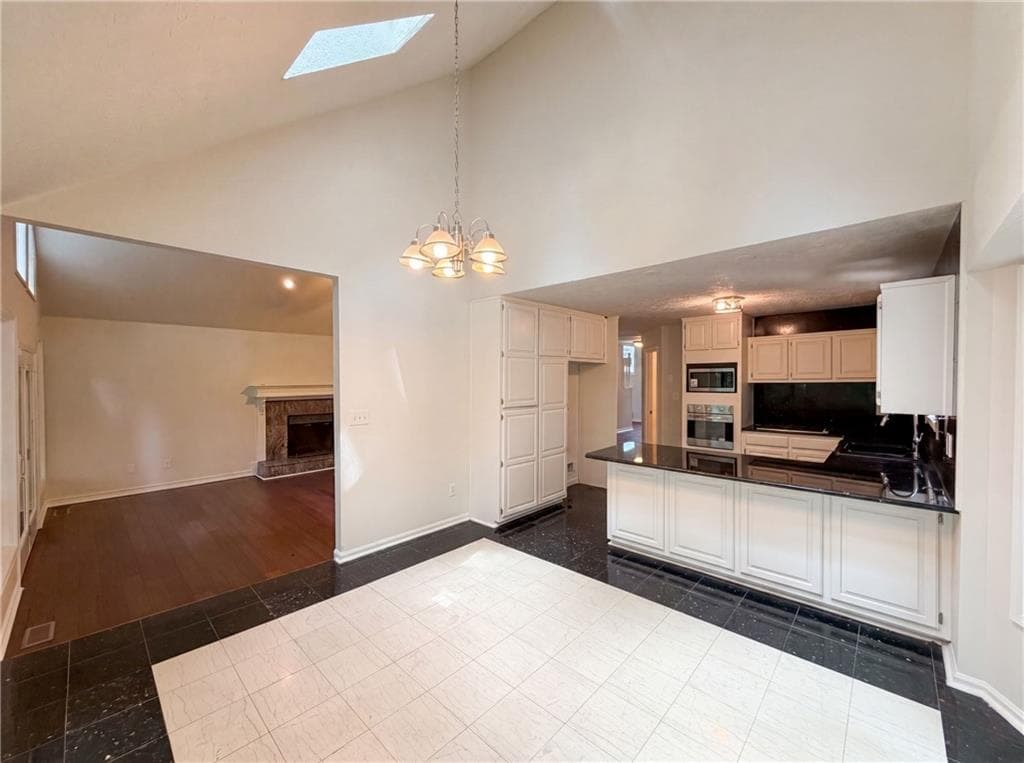 4 bedroom, 4 bathroom, 2,769 sq ft single family residence under contract at 442 Hastings Way, Jonesboro, GA 30238 — photo 8