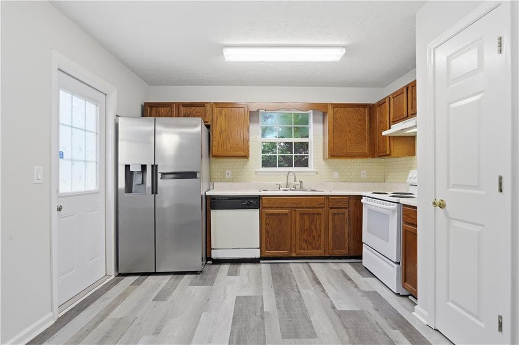 3 bedroom, 2 bathroom, 1,678 sq ft single family residence under contract at 128 Ravenwood Lane, Rockmart, GA 30153 — photo 2