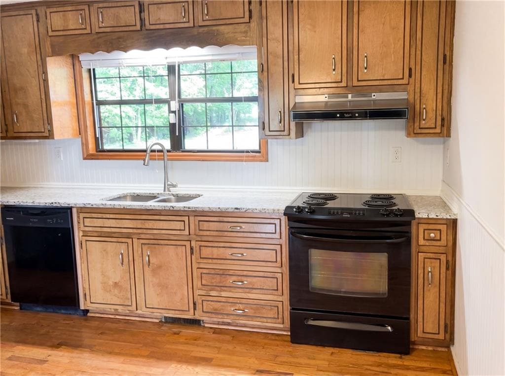 3 bedroom, 3 bathroom, 1,585 sq ft single family residence for sale at 120 Bay Court, Eatonton, GA 31024 — photo 2