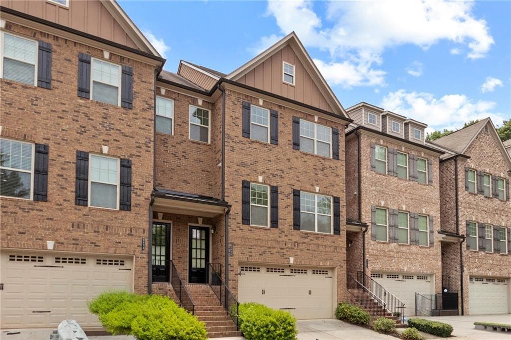 3 bedroom, 4 bathroom, 2,391 sq ft townhouse for sale at 5936 Norfolk Chase Road, Peachtree Corners, GA 30092 — photo 2
