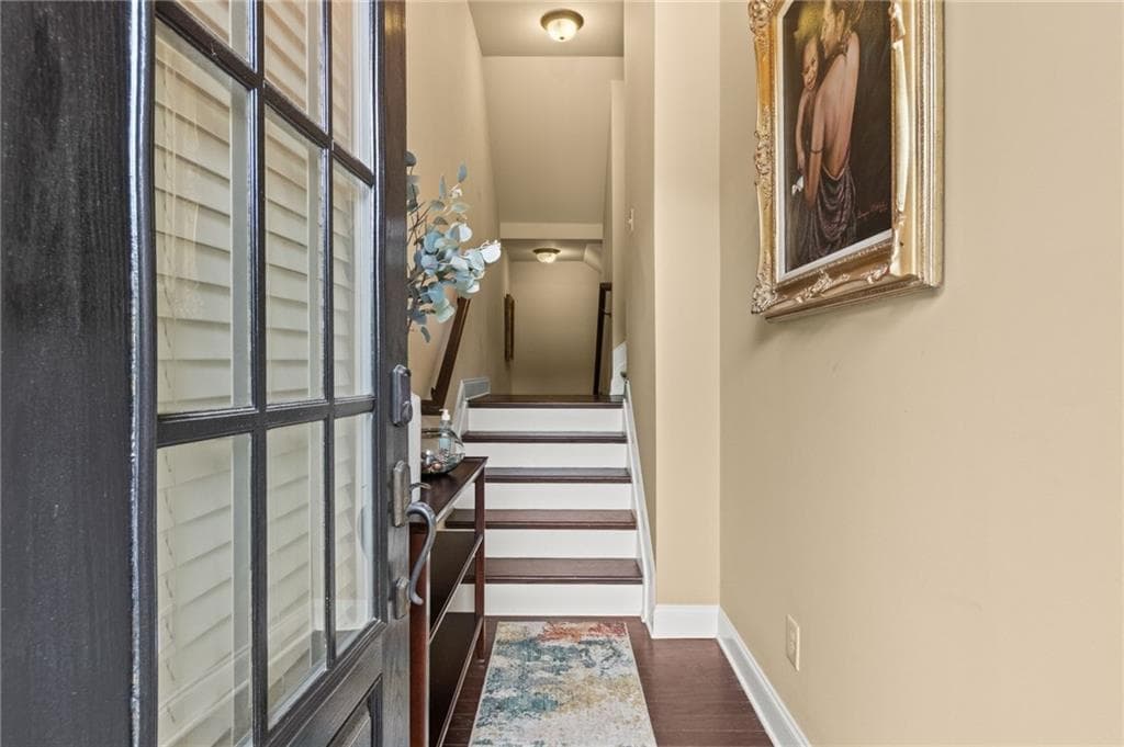 3 bedroom, 4 bathroom, 2,391 sq ft townhouse for sale at 5936 Norfolk Chase Road, Peachtree Corners, GA 30092 — photo 4