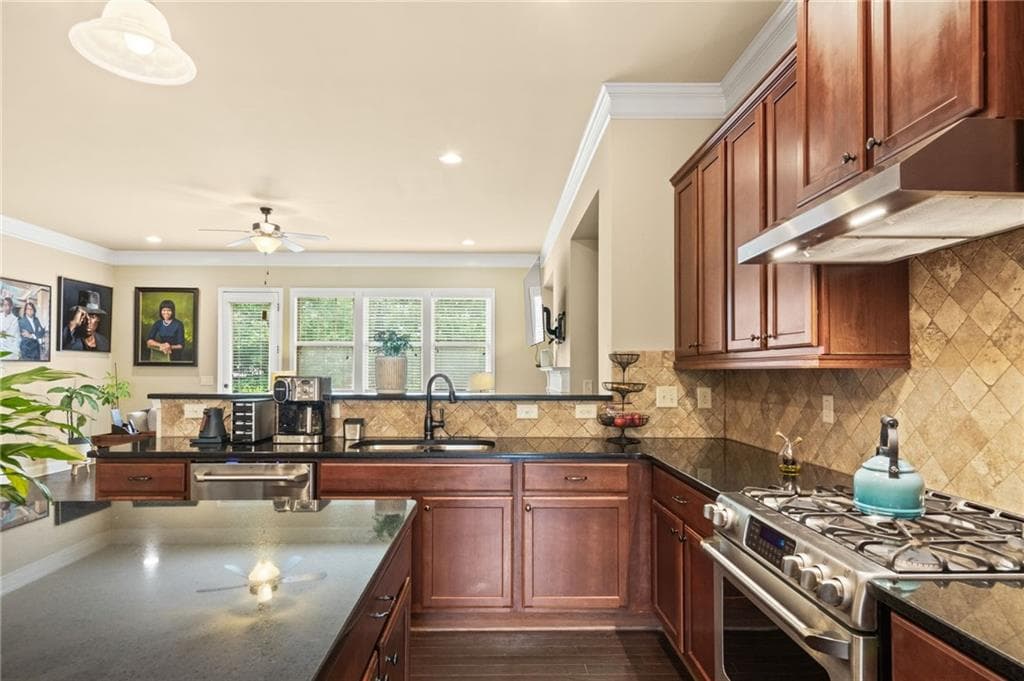3 bedroom, 4 bathroom, 2,391 sq ft townhouse for sale at 5936 Norfolk Chase Road, Peachtree Corners, GA 30092 — photo 8