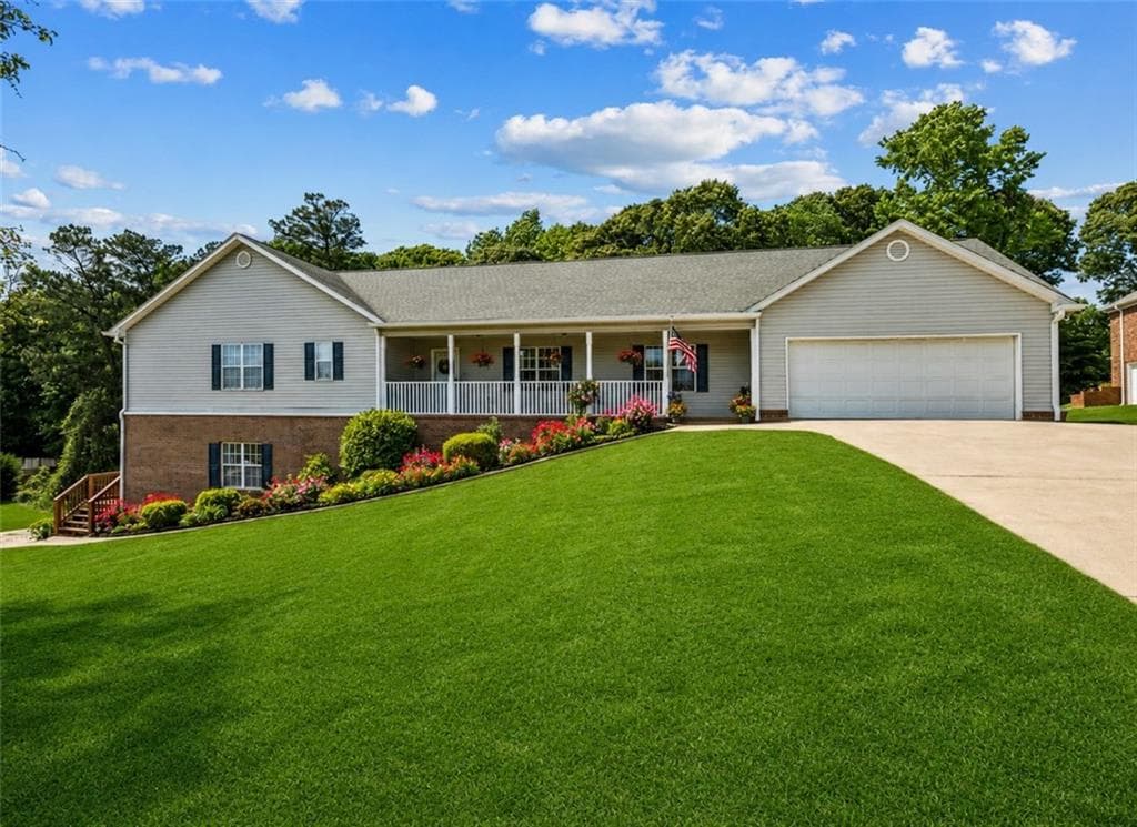 3 bedroom, 3 bathroom, 3,525 sq ft single family residence sold at 4022 Lyman Way, Gainesville, GA 30507