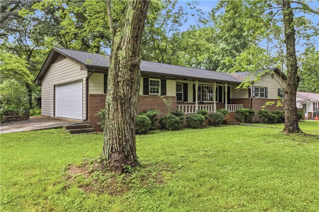 3 bedroom, 2 bathroom, 2,387 sq ft single family residence for sale at 420 Creekview Court, Marietta, GA 30064 — photo 3
