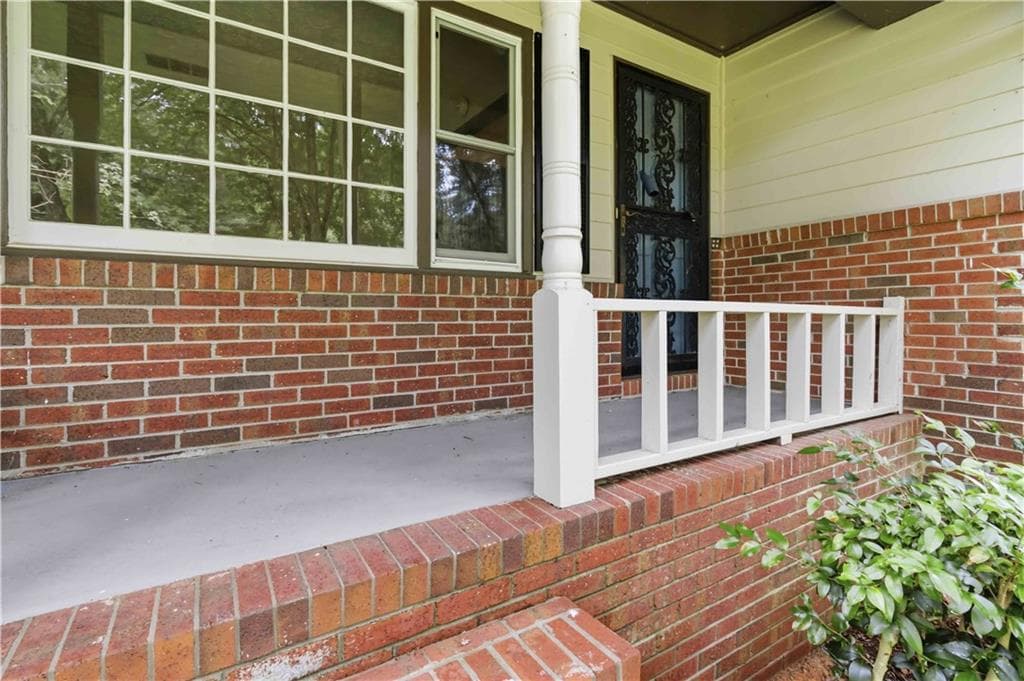 3 bedroom, 2 bathroom, 2,387 sq ft single family residence for sale at 420 Creekview Court, Marietta, GA 30064 — photo 4