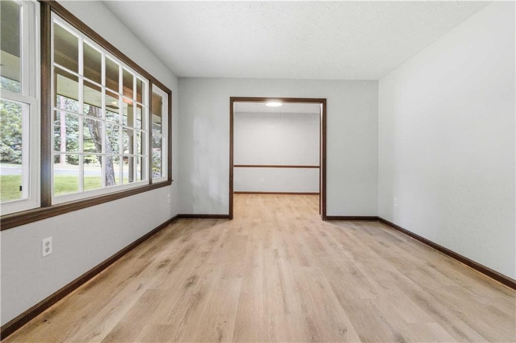 3 bedroom, 2 bathroom, 2,387 sq ft single family residence for sale at 420 Creekview Court, Marietta, GA 30064 — photo 6