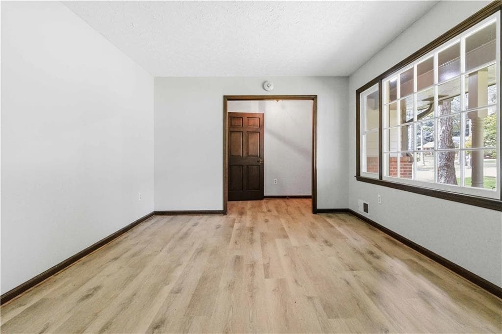 3 bedroom, 2 bathroom, 2,387 sq ft single family residence for sale at 420 Creekview Court, Marietta, GA 30064 — photo 7