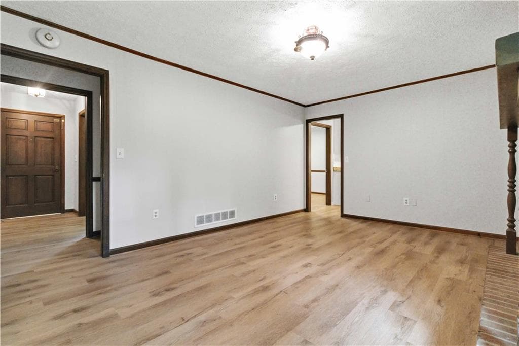 3 bedroom, 2 bathroom, 2,387 sq ft single family residence for sale at 420 Creekview Court, Marietta, GA 30064 — photo 10